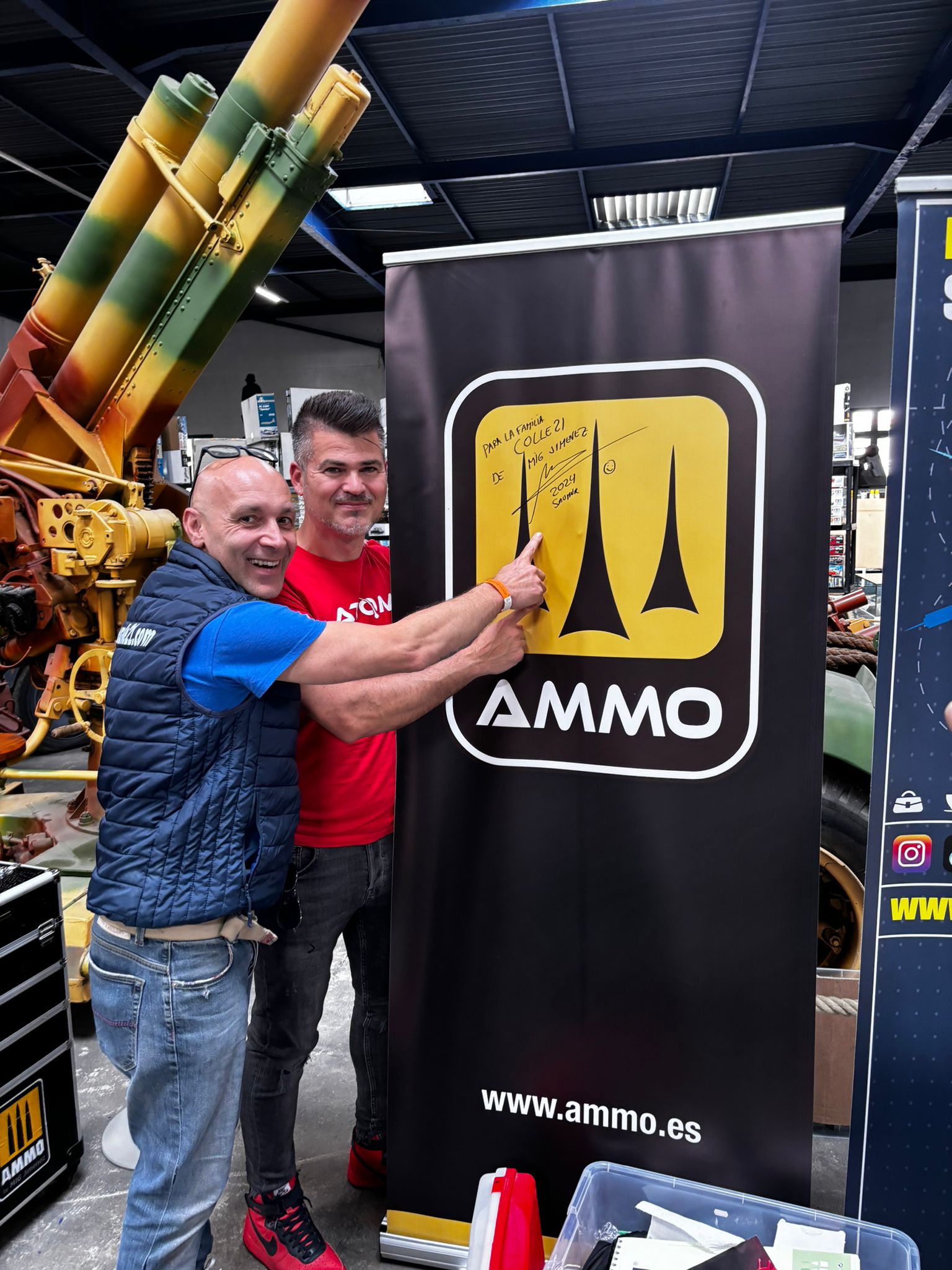 Super Glue Colle 21 Producteur et distributeur de Colle cyanoacrylate ouvre ces porte au professionnel. - Super Glue Colle 21